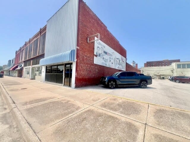 210 W 9th St, Coffeyville, KS à vendre - Photo de l’immeuble – Image 3 sur 18