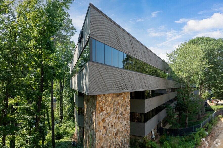 2400 Lake Park Dr SE, Smyrna, GA à louer - Photo de l’immeuble – Image 3 sur 9