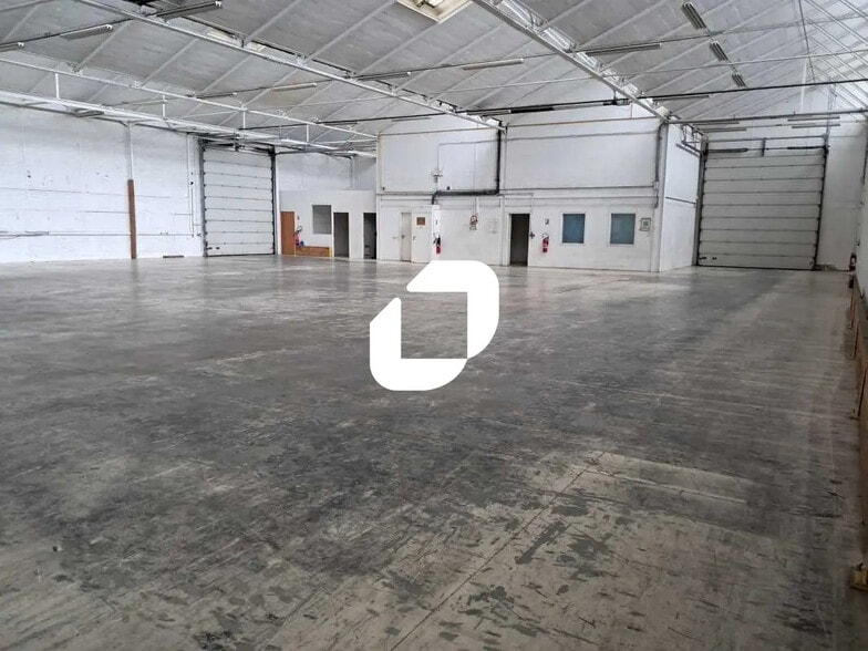 Local d’activités dans Massy à louer - Photo de l’immeuble – Image 2 sur 13