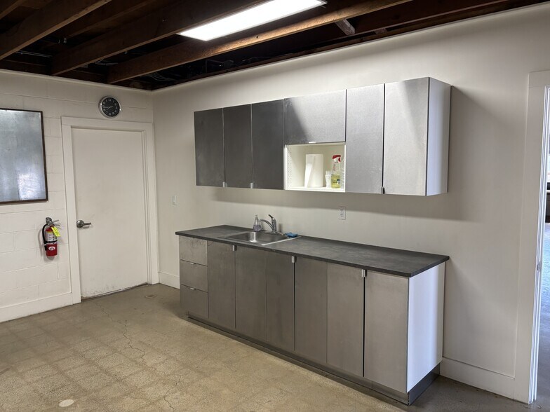 2350 Alvarado St, San Leandro, CA à louer - Photo intérieure – Image 2 sur 8