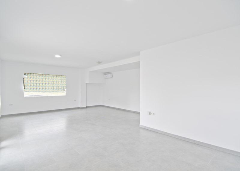 Local commercial dans Motril, Granada à vendre - Photo de l’immeuble – Image 2 sur 11