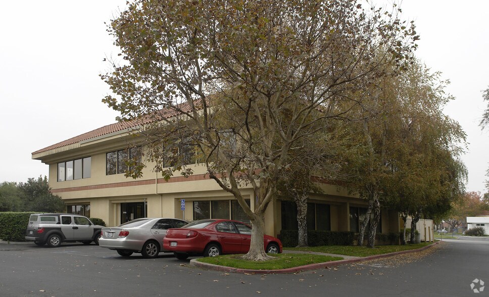 32145 Alvarado Niles Rd, Union City, CA à louer - Photo de l’immeuble – Image 1 sur 12