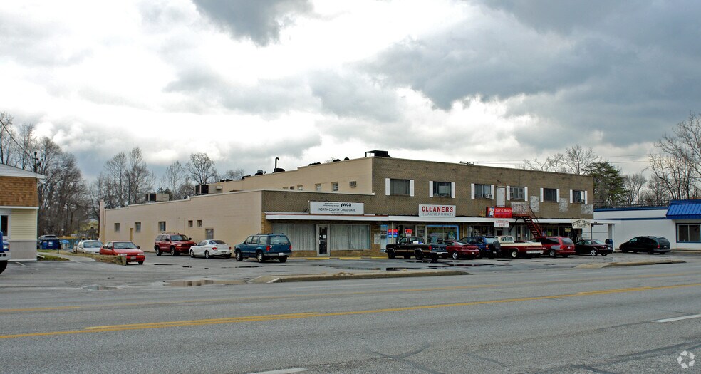 8035 Fort Smallwood Rd, Baltimore, MD à vendre - Photo de l’immeuble – Image 1 sur 4
