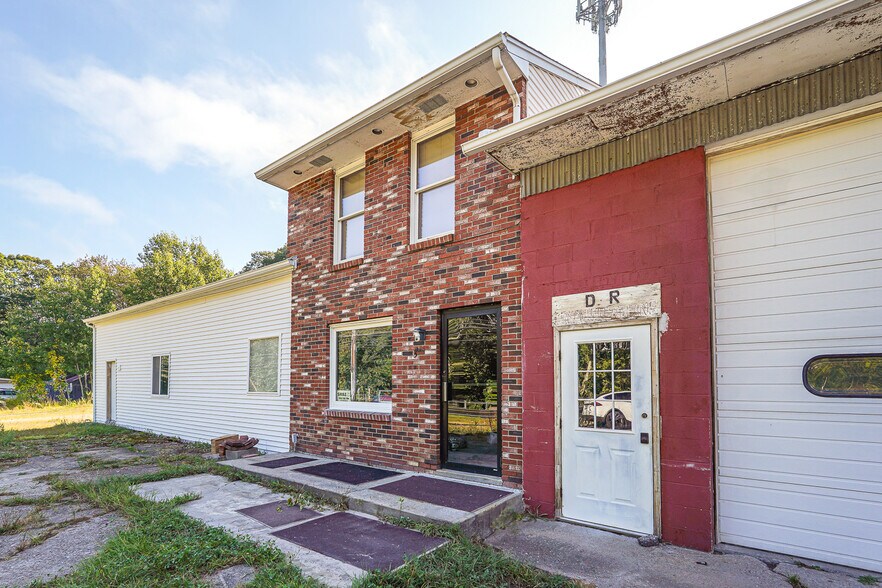 347 Riverside Dr, North Grosvenordale, CT à vendre - Photo de l’immeuble – Image 3 sur 46