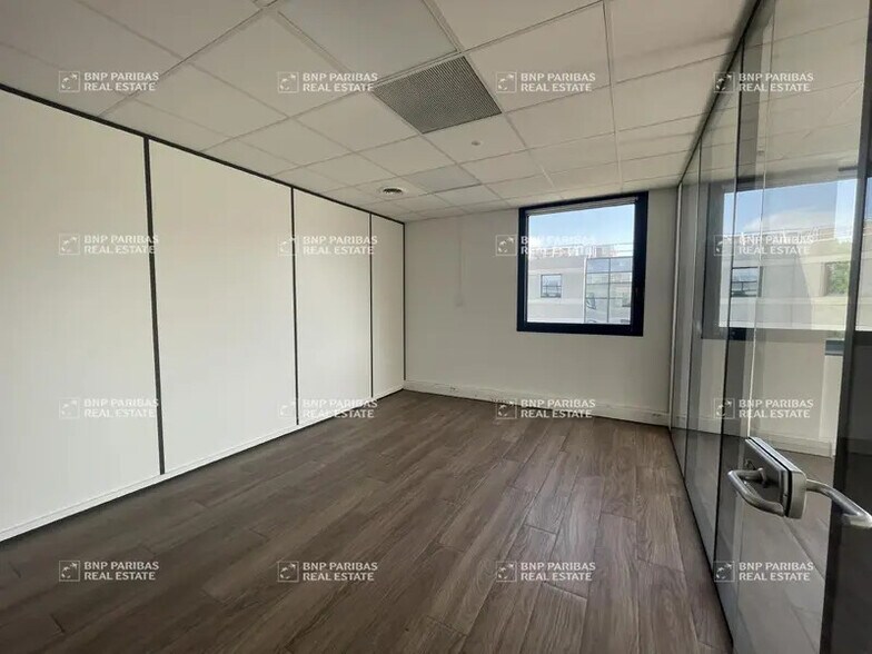 Bureau dans Aix-en-Provence à louer - Photo de l’immeuble – Image 3 sur 16