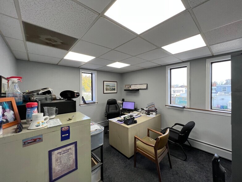 81-83 Erna Ave, Milford, CT à louer - Photo intérieure – Image 3 sur 7