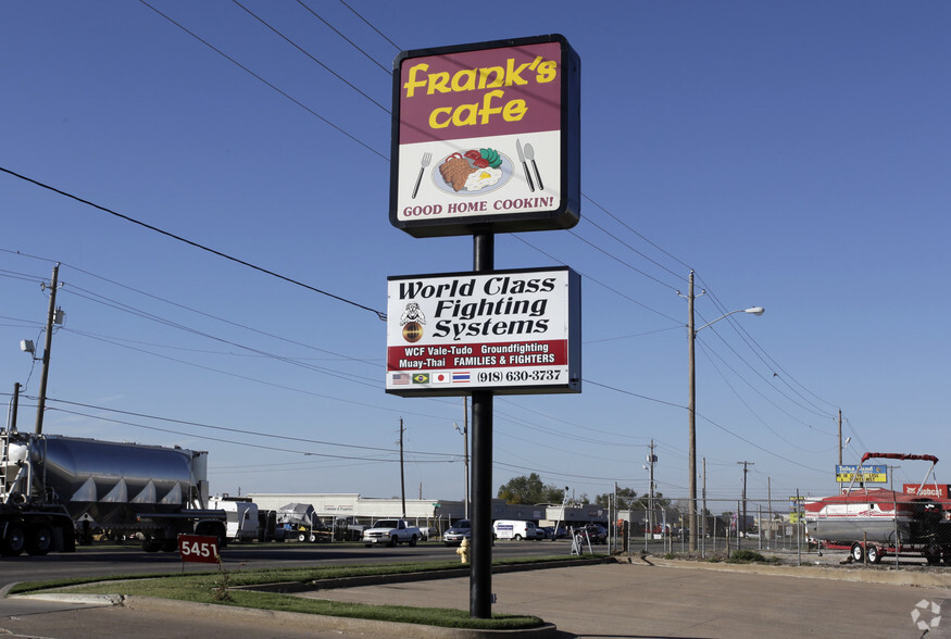56th, Tulsa, OK à louer - Photo de l’immeuble – Image 3 sur 3