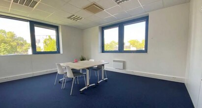 Bureau dans Écully à louer Photo intérieure– Image 2 sur 12