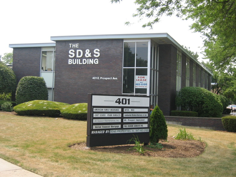 401 E Prospect Ave, Mount Prospect, IL à louer - Photo de l’immeuble – Image 1 sur 1
