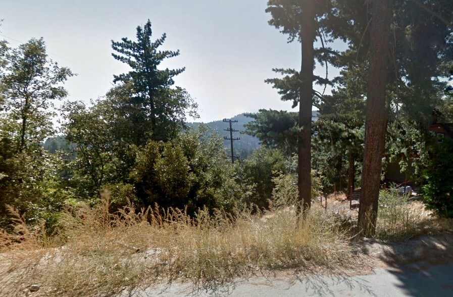 Pine Trl, Twin Peaks, CA à vendre - Photo de l’immeuble – Image 2 sur 3
