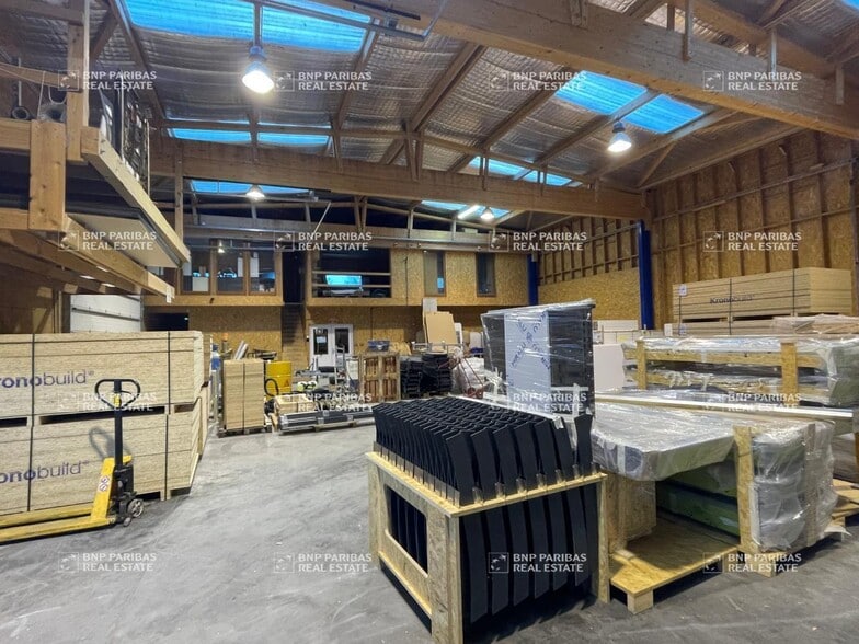 Local d'activités dans Thurins à vendre - Photo intérieure – Image 2 sur 11