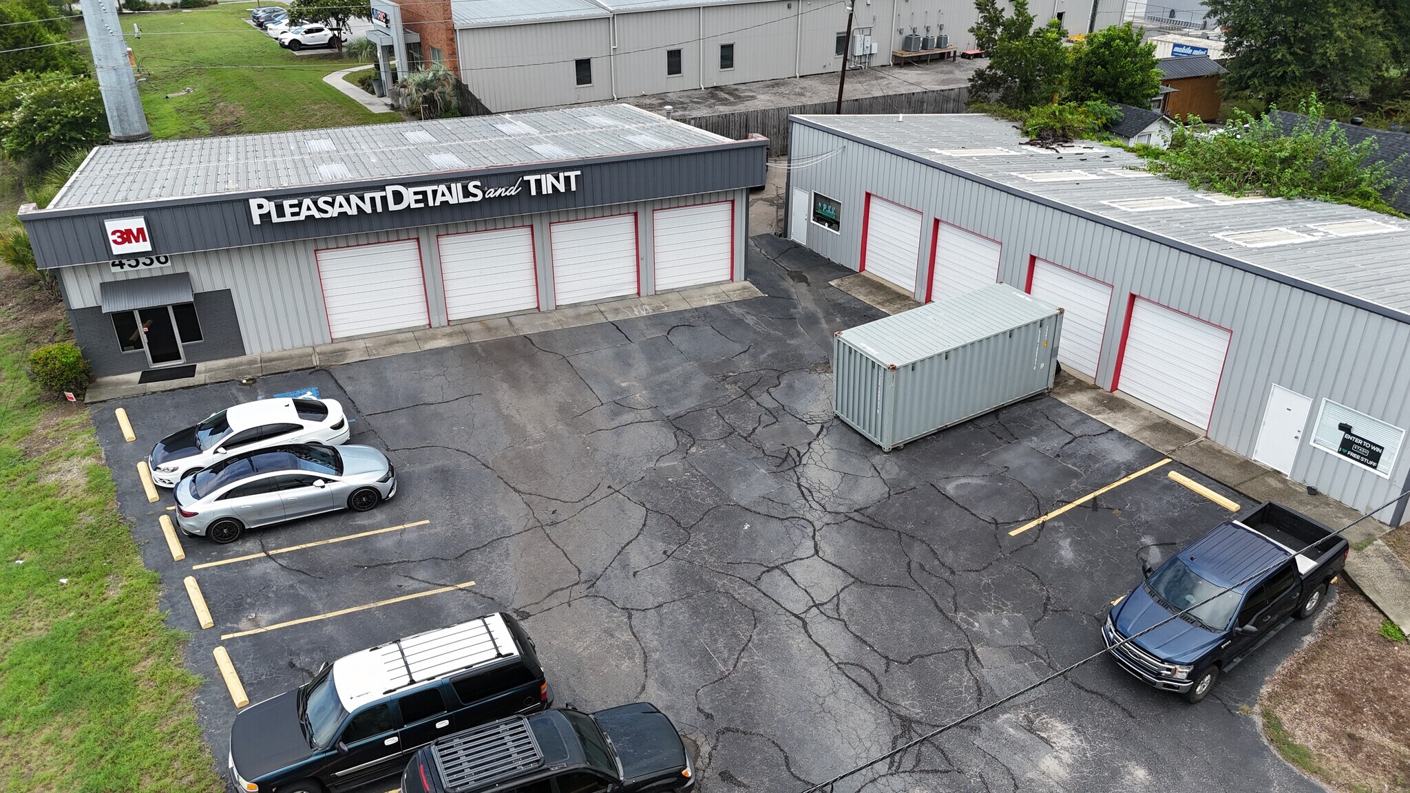Three Tenant Industrial Property portefeuille de 2 biens à vendre sur LoopNet.fr Photo de l’immeuble– Image 1 sur 7