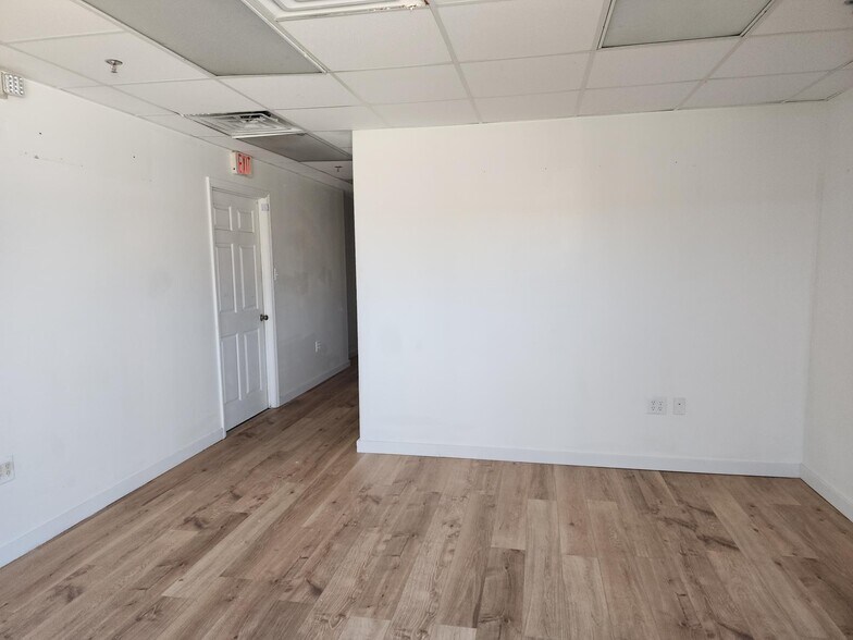 3705 Century Blvd, Lakeland, FL à louer - Photo de l’immeuble – Image 3 sur 5