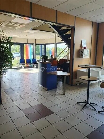 Bureau dans Heillecourt à louer - Hall d’entrée – Image 2 sur 5