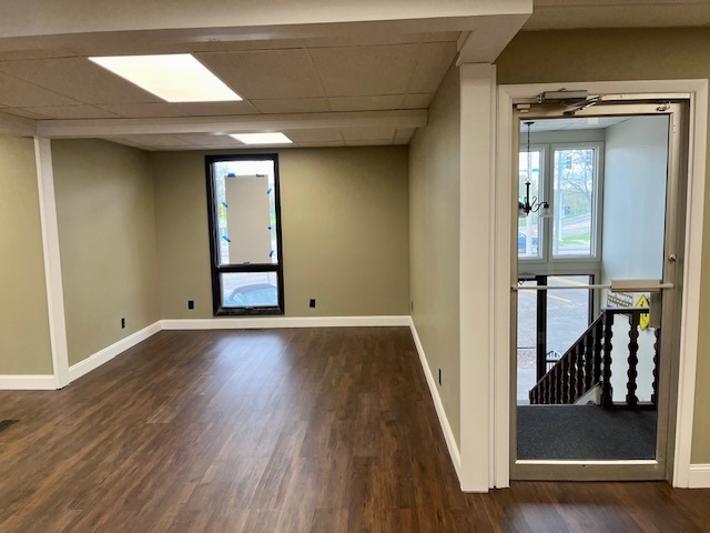 1242 E Empire St, Bloomington, IL à louer - Photo intérieure – Image 3 sur 14
