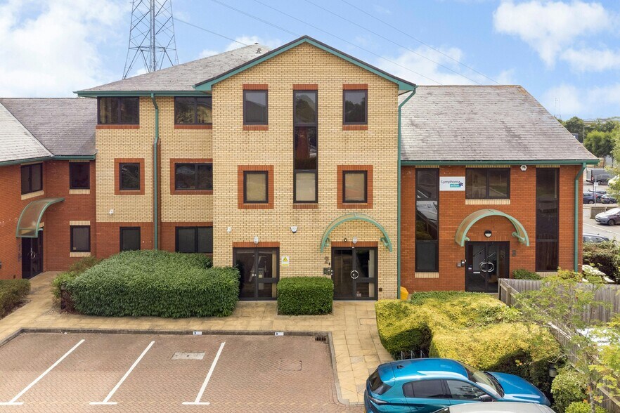 Smeaton Clos, Aylesbury à louer - Photo de l’immeuble – Image 2 sur 16