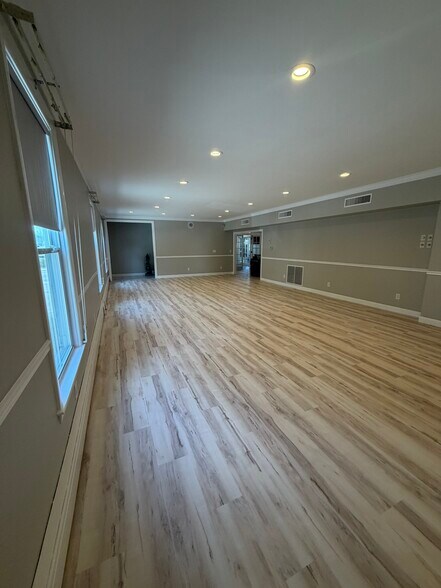 684 Park Ave, Cranston, RI à louer - Photo de l’immeuble – Image 3 sur 46