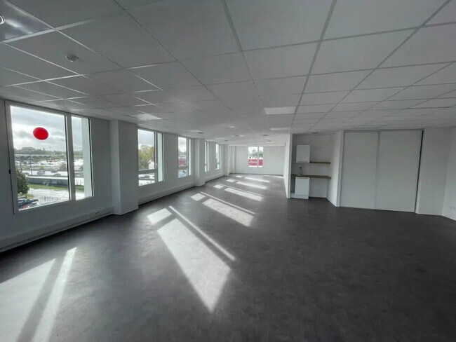 Plus de détails pour 38 Rue Jean Pages, Villenave-d'Ornon - Bureau à vendre