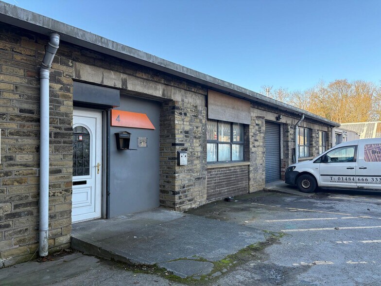 New Mill Rd, Holmfirth à louer - Photo de l’immeuble – Image 2 sur 2