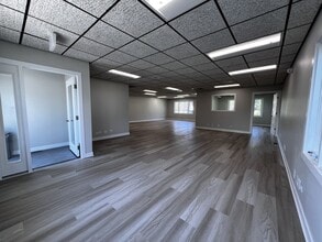 75 E Division St, Mundelein, IL à louer Photo intérieure– Image 2 sur 9
