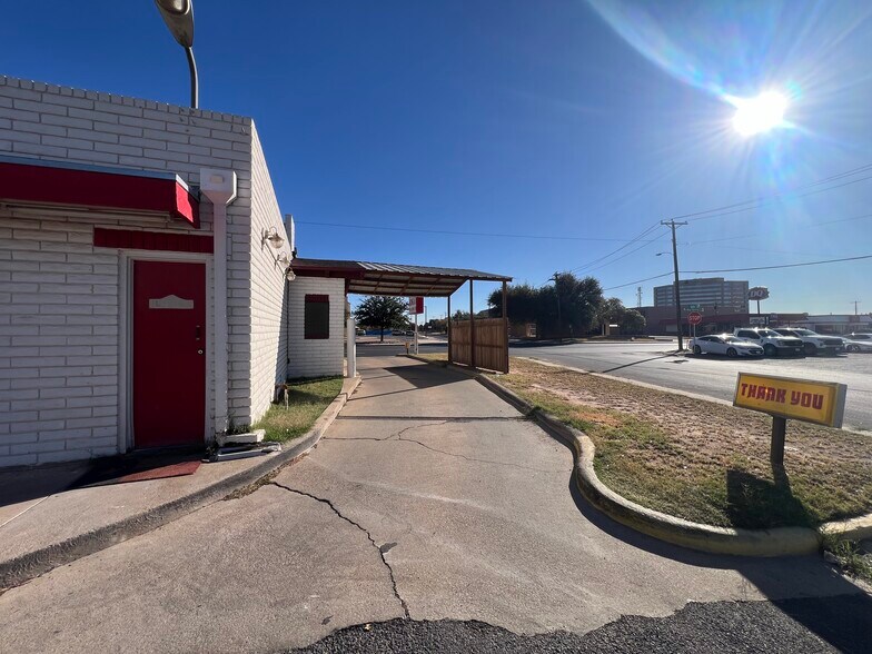 400 W Kansas, Midland, TX à vendre - Photo principale – Image 1 sur 30