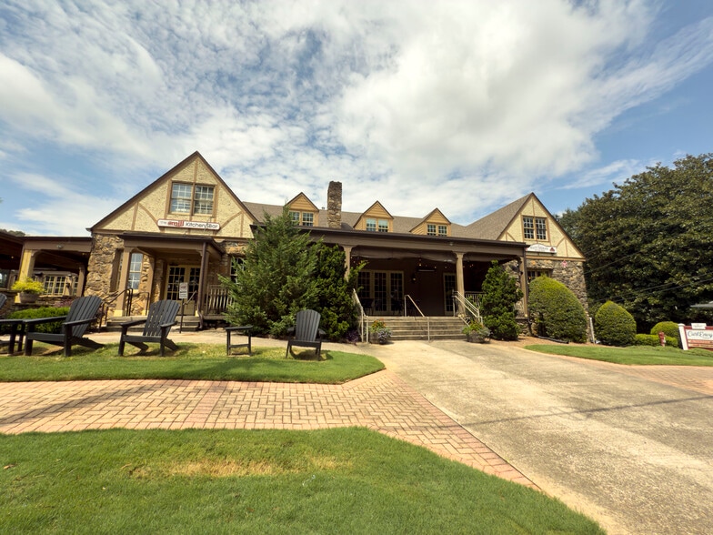 590 Mimosa Blvd, Roswell, GA à louer - Photo de l’immeuble – Image 1 sur 22