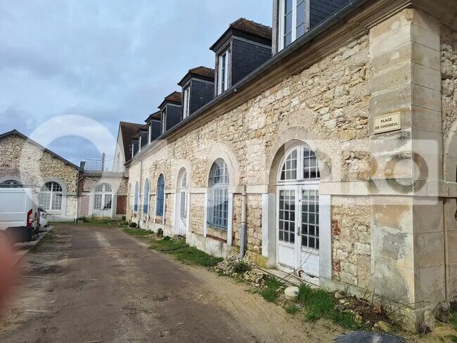 Plus de détails pour 6 Rue De L'Arquebuse, Compiègne - Bureau à vendre