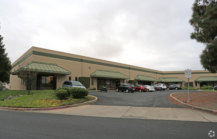 2490 Arnold Industrial Way, Concord, CA à louer - Photo principale – Image 1 sur 5