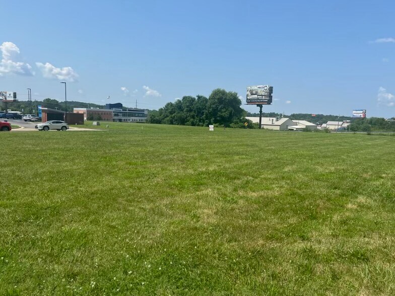8160-8200 High Pointe Dr, Newburgh, IN à vendre - Photo de l’immeuble – Image 3 sur 7