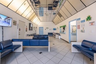 19234 Vanowen St, Reseda, CA à louer Photo intérieure– Image 2 sur 10