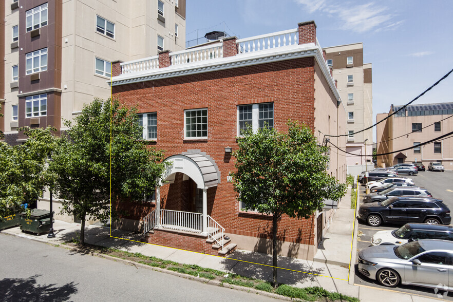 36 Bergen St, Hackensack, NJ à vendre - Photo de l’immeuble – Image 1 sur 73
