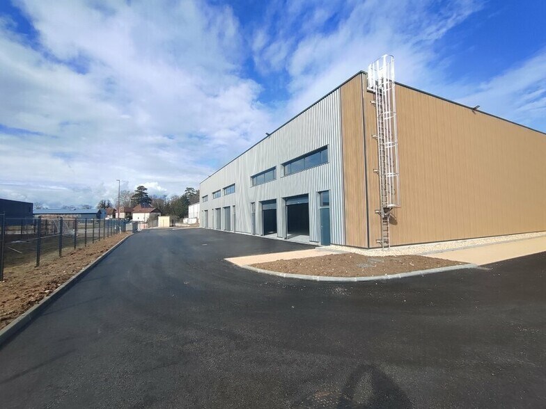 Local d'activités dans Saint-Béron à vendre - Photo de l’immeuble – Image 1 sur 9