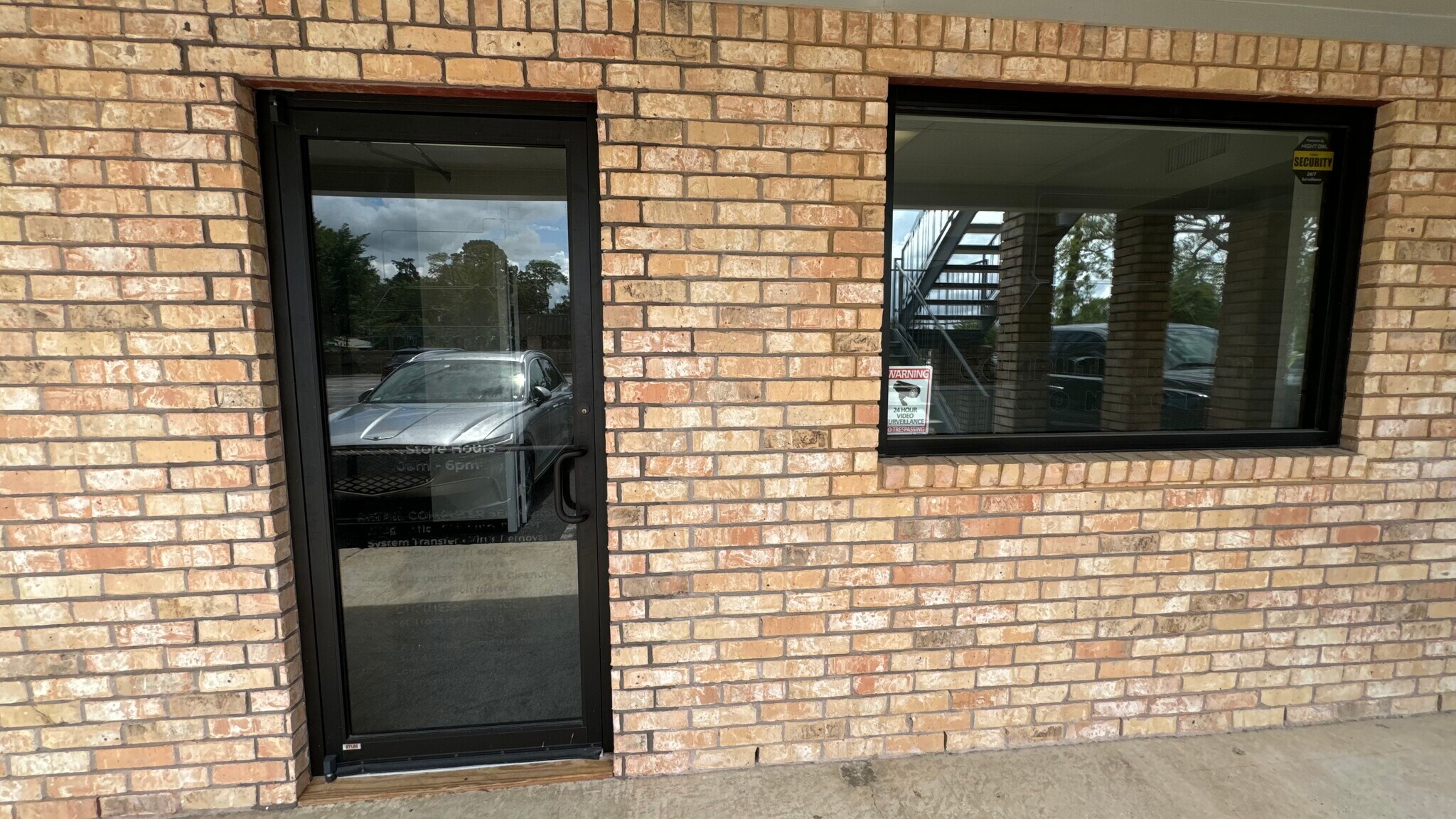 812 W Dallas St, Conroe, TX à louer Photo de l’immeuble– Image 1 sur 4