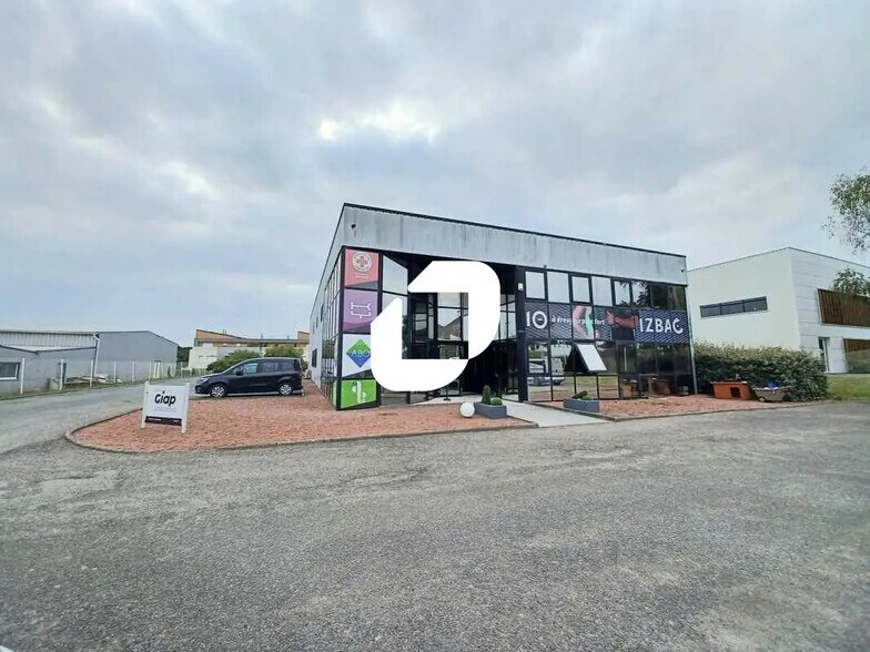 Local d’activités dans Artigues-près-Bordeaux à louer - Photo de l’immeuble – Image 1 sur 13