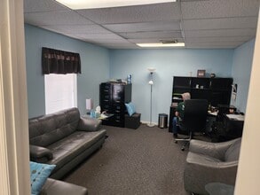 500 State Route 33 W, Millstone Township, NJ à louer Photo intérieure– Image 2 sur 3