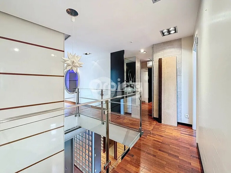 Bureau dans Saint-Louis à vendre - Photo intérieure – Image 2 sur 12