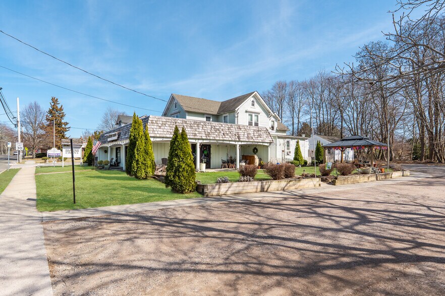 13100 Main Rd, Mattituck, NY à vendre - Photo de l’immeuble – Image 3 sur 12