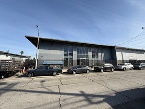 7535 Woodman Pl, Van Nuys, CA à louer Photo intérieure– Image 1 sur 29
