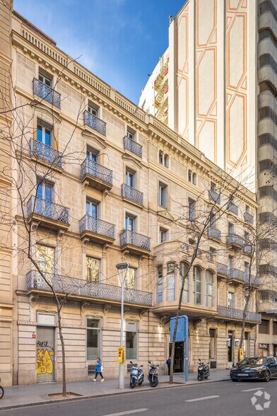 Bureau dans Barcelone, Barcelona à louer - Photo de l’immeuble – Image 2 sur 4
