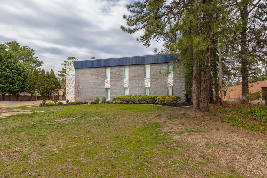 411 Commerce Ln, West Berlin, NJ à vendre - Photo de l’immeuble – Image 3 sur 69