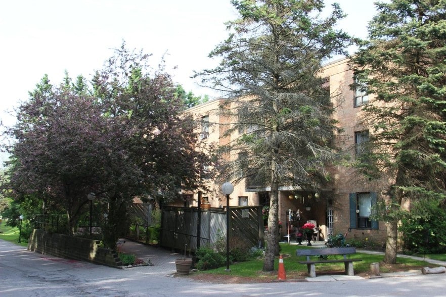 52 Sulphur Springs Rd, Ancaster, ON à vendre - Photo principale – Image 3 sur 3