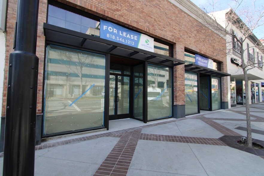 325-327 N Brand Blvd, Glendale, CA à louer - Photo de l’immeuble – Image 2 sur 4