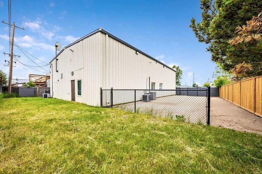 209 Stockton Av, Okotoks, AB à vendre - Photo de l’immeuble – Image 2 sur 10