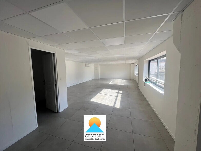 Bureau dans Aubagne à louer - Photo de l’immeuble – Image 1 sur 2