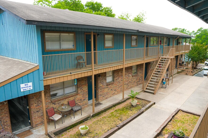 911 University Ave, Huntsville, TX à vendre - Photo de l’immeuble – Image 2 sur 15