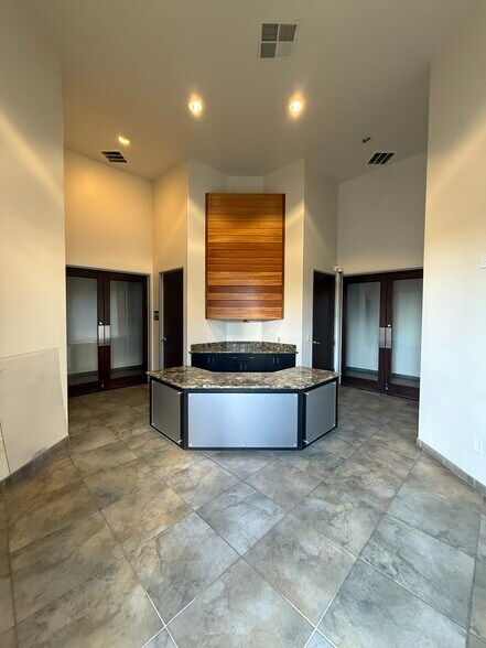2202 Zeus Ct, Bakersfield, CA à louer - Photo de l’immeuble – Image 3 sur 13