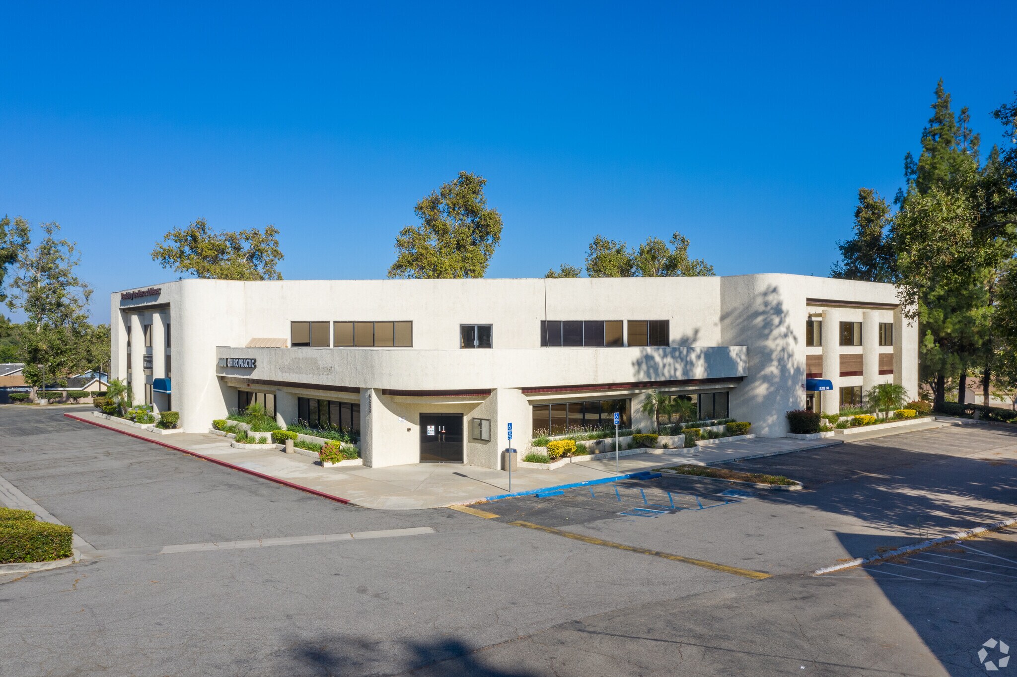 9333 Baseline Rd, Rancho Cucamonga, CA à louer Photo de l’immeuble– Image 1 sur 9