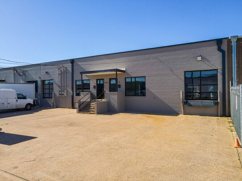 1337-1341 Crampton St, Dallas, TX à louer - Photo de l’immeuble – Image 3 sur 11