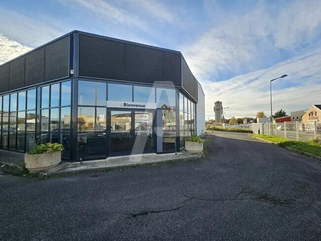 Plus de détails pour 7 Rue Des Ormes, Milly-la-Forêt - Local commercial à vendre