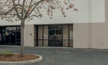 1275 Triangle Ct, West Sacramento, CA à louer Photo de l’immeuble– Image 1 sur 4